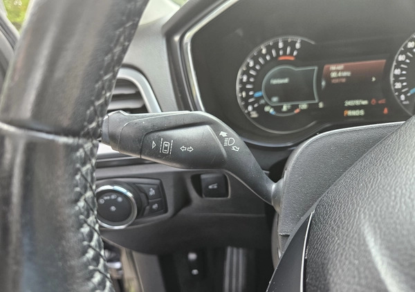 Ford Mondeo cena 56900 przebieg: 240000, rok produkcji 2015 z Sulejówek małe 781